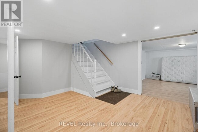 Building Photo - 76-76 Chestnut St