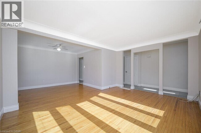 Photo du bâtiment - 1385 Olga Dr