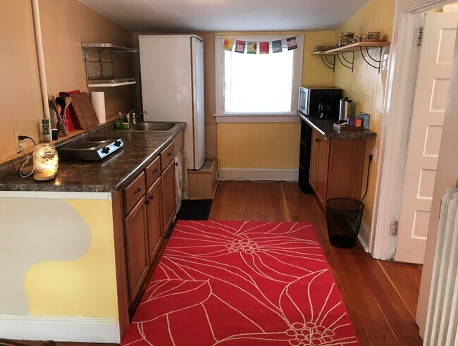 Kitchenette - 3048 12th Ave S