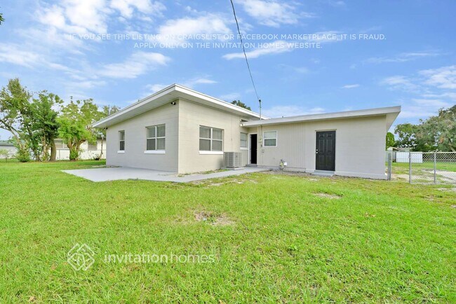 Foto del edificio - 2412 Martinwood Dr