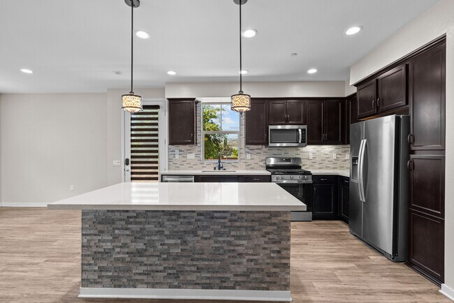Building Photo - 105 Red Brick Dr