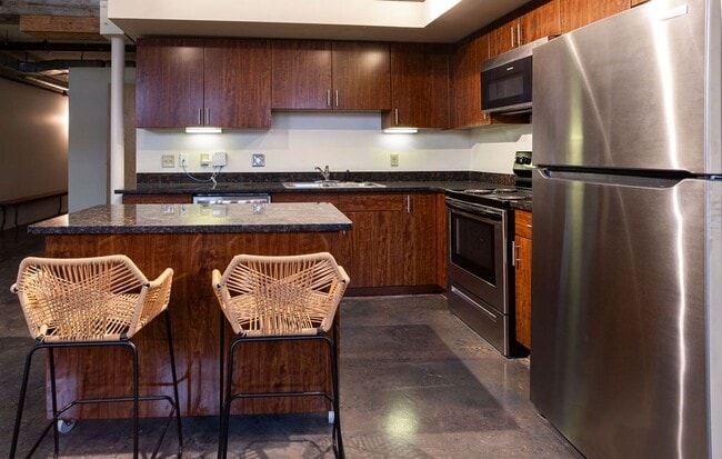 Building Photo - Garden View 1 Bedroom Loft Ready for move in