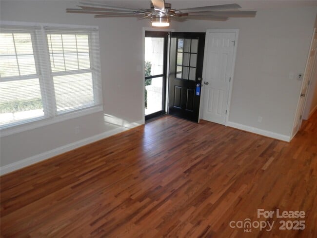 Foto del edificio - 1332 Edgewater Dr