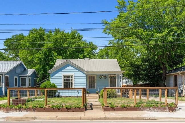Building Photo - 844 1/2 E 38th St