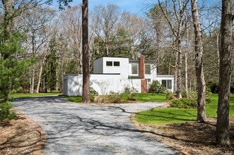 Building Photo - 7 Pine Ln