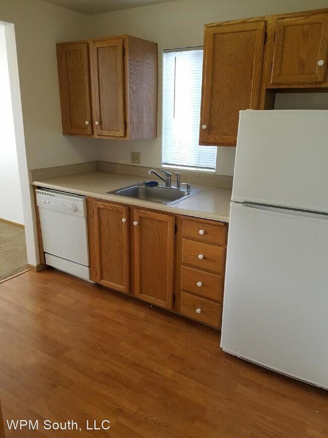 Building Photo - 1 br, 1 bath House - 625 N Jackson Ave #B-31