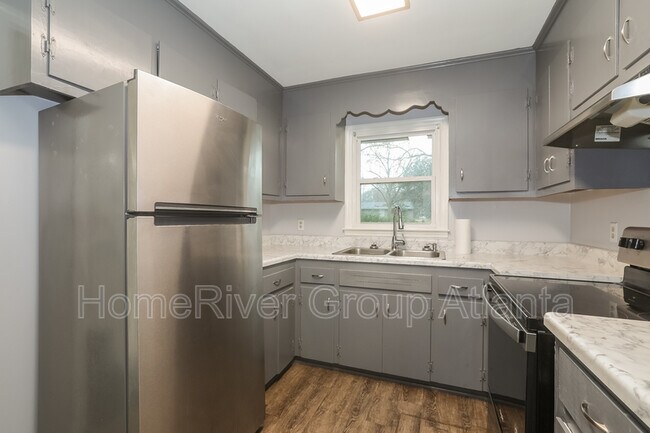 Building Photo - 309 E Meadow Dr