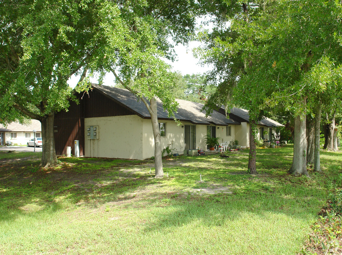 Building Photo - Lakeview Villas