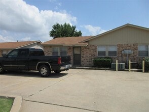 Building Photo - 7912 NW Crossland Cir
