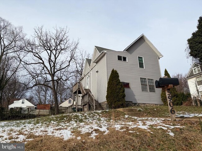 Foto del edificio - 5906 Benton Heights Ave