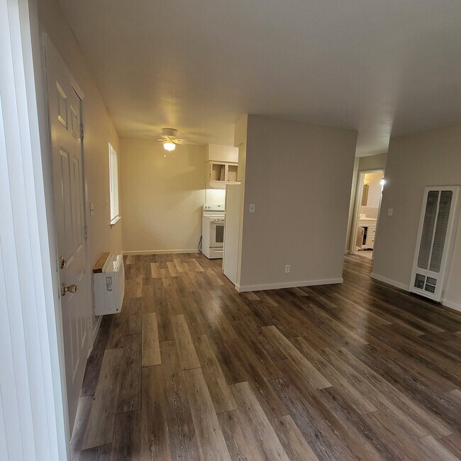 Foto del edificio - 1321 E San Bruno Ave