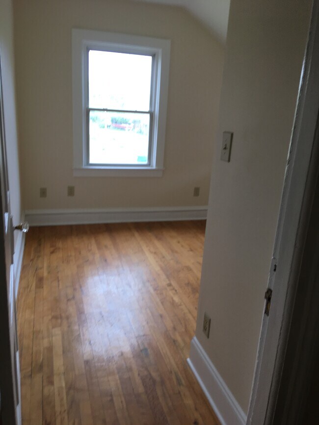 Foto de contexto - 108 Bingham Ave