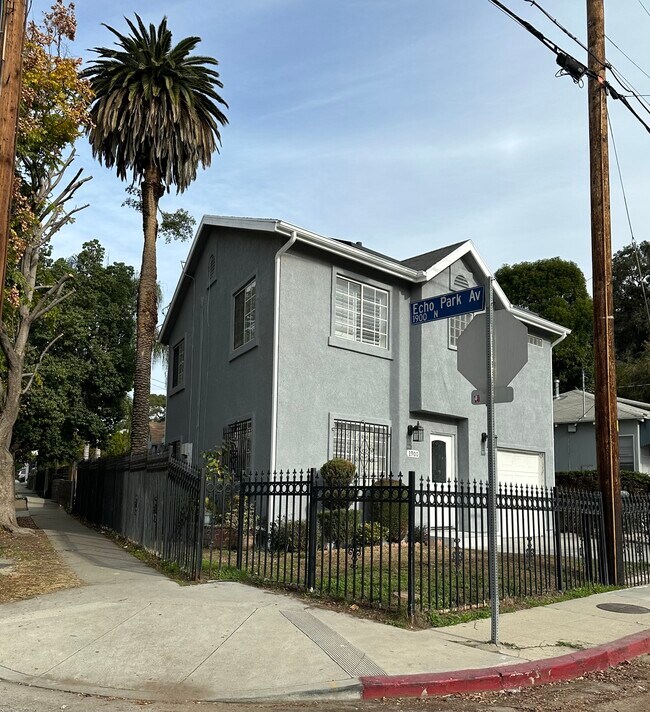 Corner House - 1900 Echo Park Ave