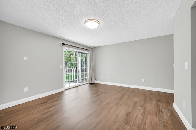 Foto del edificio - 116 Raintree Ln