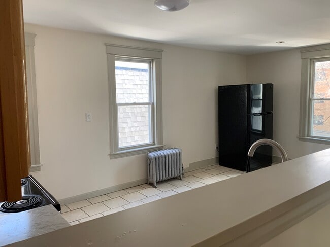Building Photo - 86A Elm St