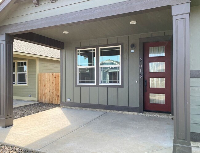 Building Photo - 2513 N Benjamin Ln