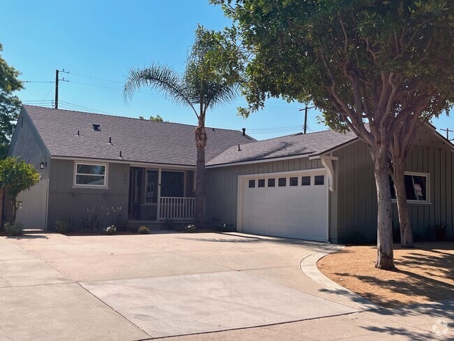 Building Photo - 6945 Cedros Ave