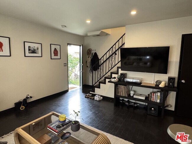 Foto del edificio - 6356 W 6th St