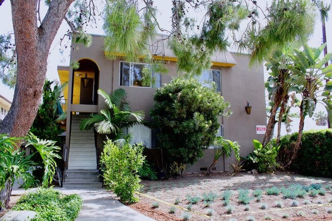 Building Photo - 3860 Mentone Ave