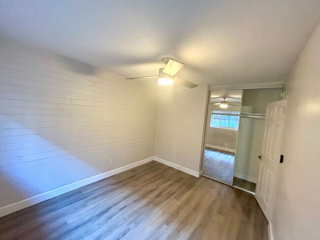 Building Photo - 2 bed 1 bath Apt in North Park Area