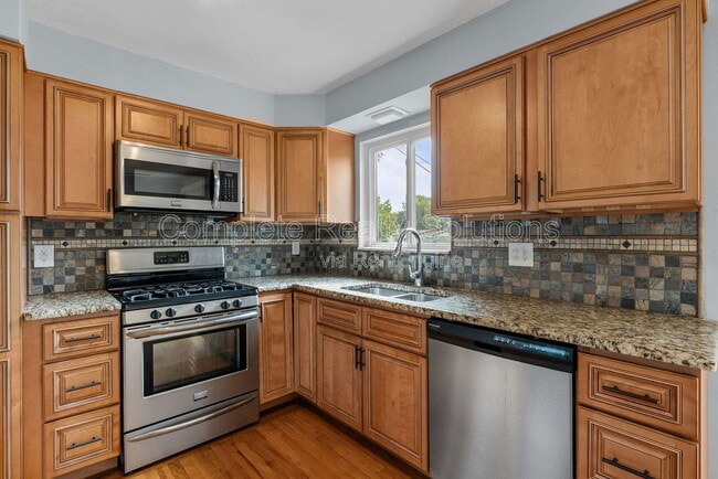 Building Photo - 12464 Glengate Dr