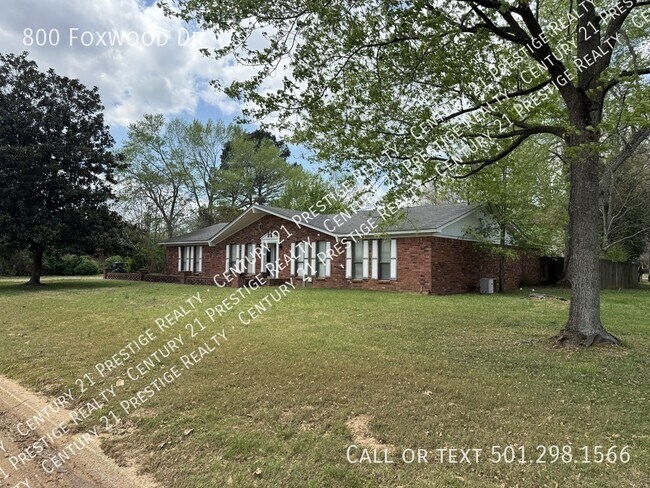 Building Photo - 800 Foxwood Dr
