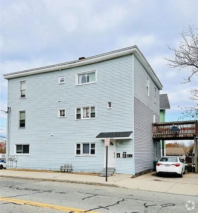 Building Photo - 220 Logee St
