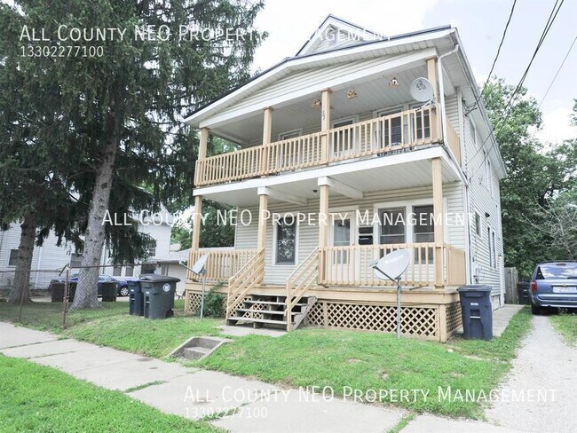 Building Photo - 2 bedroom, 1 bathroom apartment in Akron