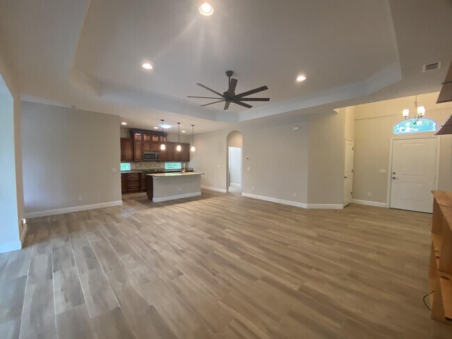 Building Photo - 105 Yellow Pine Dr