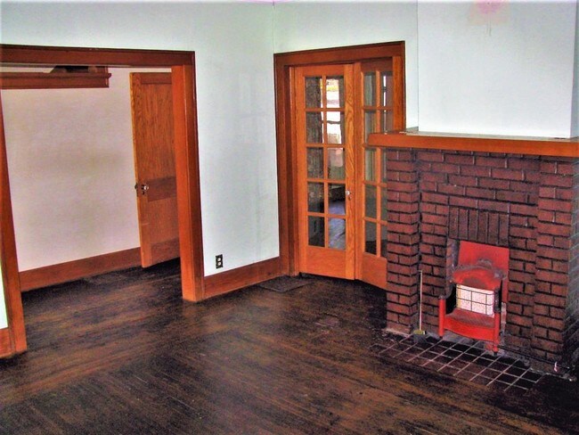 Building Photo - 147 S 4th Street