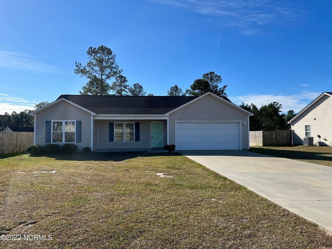 522 Cherry Blossom Ln, Richlands, NC 28574 House for Rent in