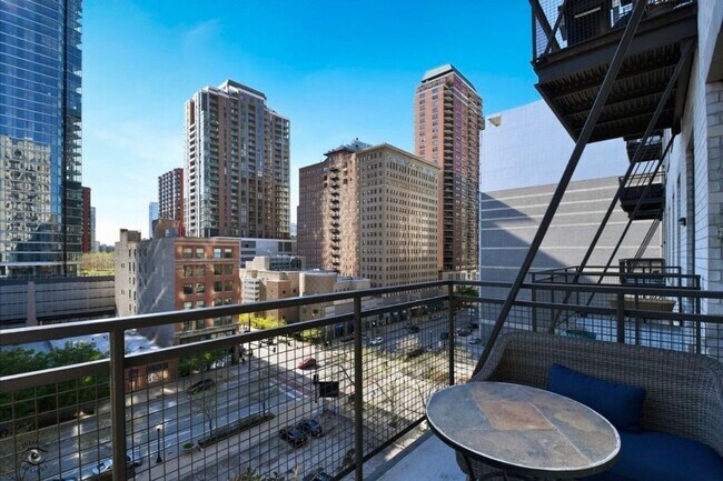 Foto del edificio - 910 S Michigan Ave