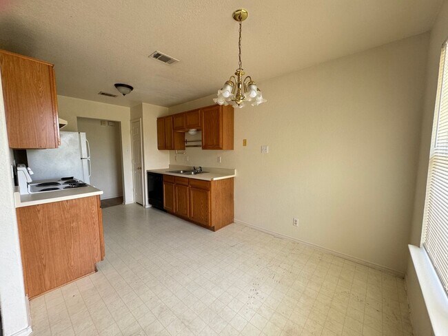 Foto del edificio - 3411 Warfield Dr