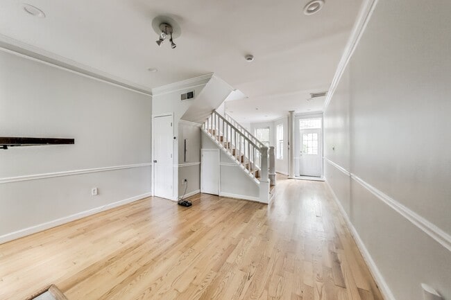 Building Photo - 1327 1st St NW