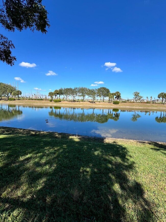 Building Photo - 217 Berenger Walk