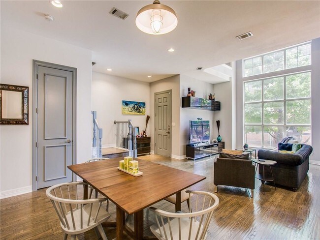 Foto del edificio - 2215 Canton St