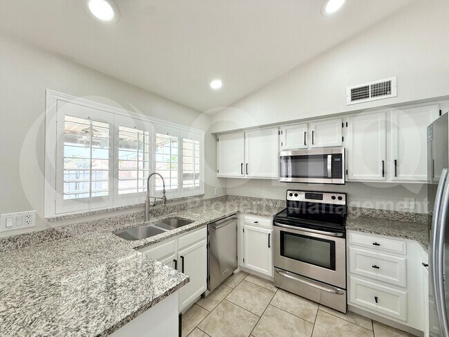 Foto del edificio - 19028 N 8th Ave