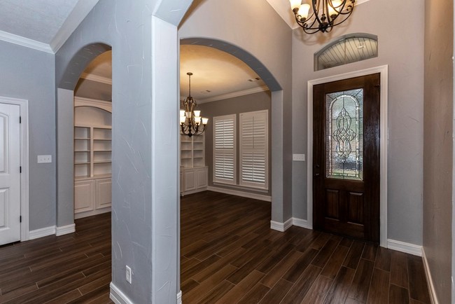 Building Photo - 6546 Pointe Park Dr