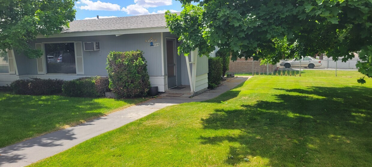 Primary Photo - 606 S 8th Ave