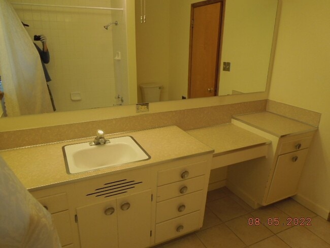 Foto del edificio - 1420 W Koch St