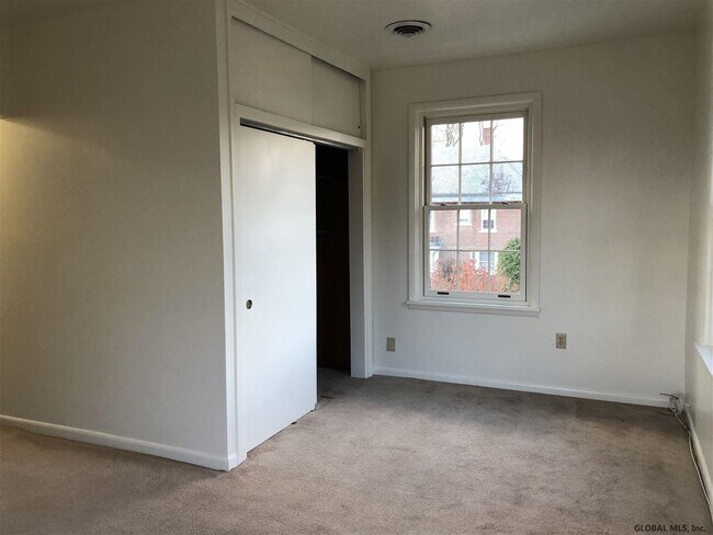 Building Photo - 149 S Lake Ave