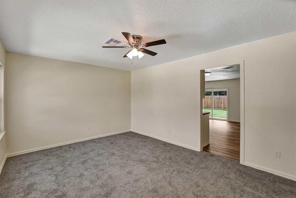 Foto del edificio - 2505 Dewberry Ln