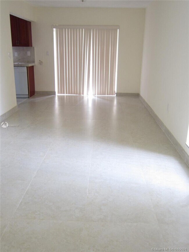 Foto del edificio - 10 SW 108th Ave