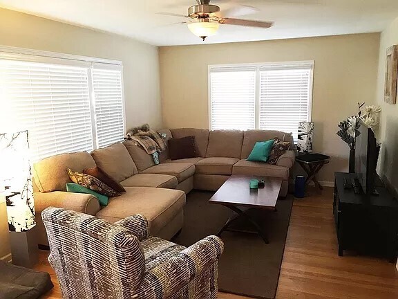 Sala de estar - 2212 S 74th St