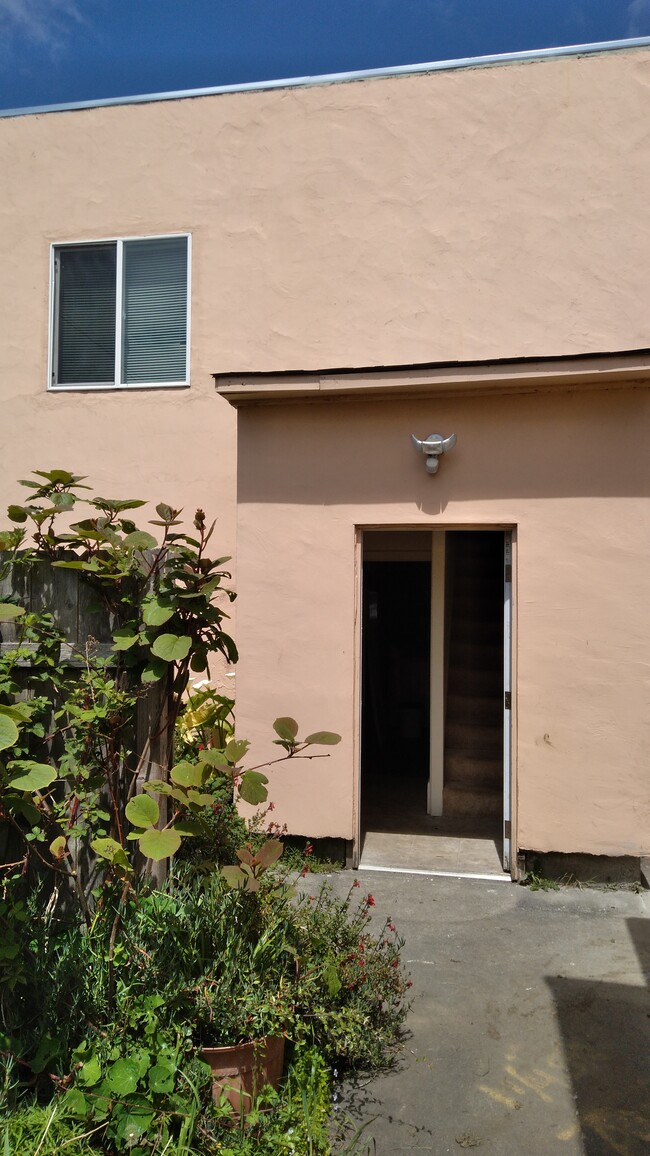 Building Photo - 1811 3rd St