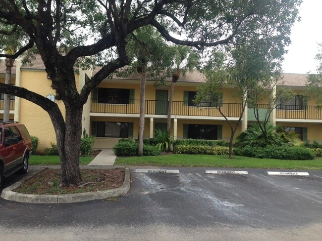 Building Photo - 407 Meadows Cir
