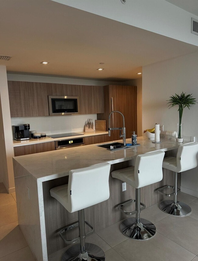 Building Photo - 401 N Birch Rd