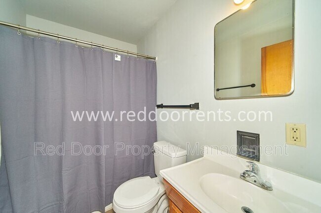 Foto del edificio - 2025 E 61st St