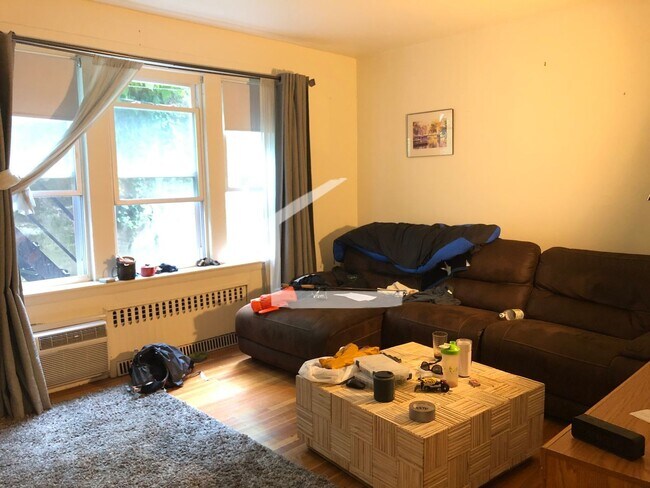 Building Photo - Awesome two bedroom in the heart of Brookline