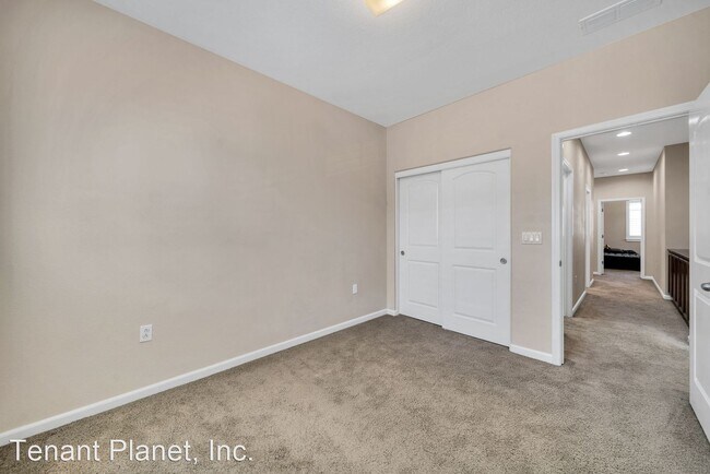 Building Photo - 3 br, 2.5 bath House - 600 Old Oak Ln Unit 4